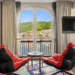 Clarion Admiral 4*