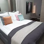 Clarion Admiral 4*